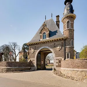  Appartement Poortgebouw Kasteel Borgharen Zonder Ontbijt !! U Huurt Alleen Het Poortgebouw !! Nederland